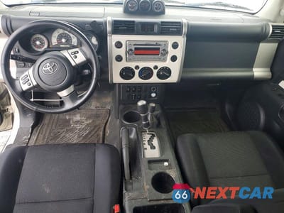 Zdjęcie 8 z 13 samochodu: 2012 TOYOTA FJ CRUISER BASE VIN:JTEBU4BF1CK139127 - miniatura