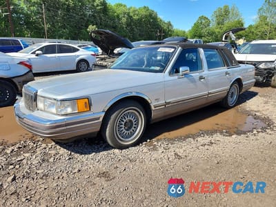 1990 LINCOLN TOWN CAR SIGNATURE 1LNCM82F6LY792061 - główne zdjęcie licytacji z USA - miniatura