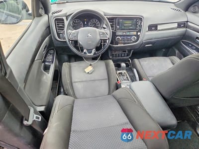 Zdjęcie 8 z 13 samochodu: 2018 MITSUBISHI OUTLANDER SE VIN:JA4AD3A38JZ047061 - miniatura