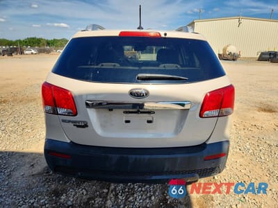 Zdjęcie 6 z 13 samochodu: 2011 KIA SORENTO LX VIN:5XYKT4A11BG035898 - miniatura