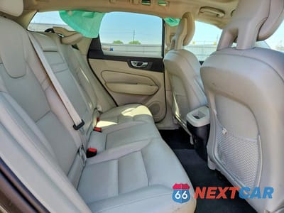 Zdjęcie 11 z 13 samochodu: 2018 VOLVO XC60 T6 MOMENTUM VIN:YV4A22RK8J1028748 - miniatura
