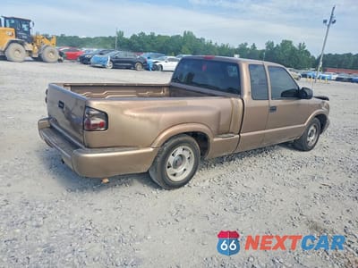 Trzecie zdjęcie samochodu z tyłu: 2002 GMC SONOMA VIN:1GTCS19W228116499 - miniatura