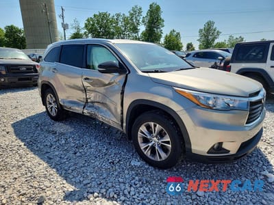 Czwarte zdjęcie samochodu z boku: 2015 TOYOTA HIGHLANDER XLE VIN:5TDJKRFH7FS183757 - miniatura