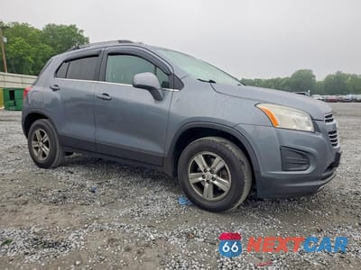 Czwarte zdjęcie samochodu z boku: 2015 CHEVROLET TRAX 1LT VIN:KL7CJRSB6FB190975 - miniatura