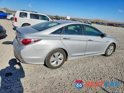Trzecie zdjęcie samochodu z tyłu: 2015 HYUNDAI SONATA HYBRID BASE VIN:KMHEC4A42FA128423 - miniatura
