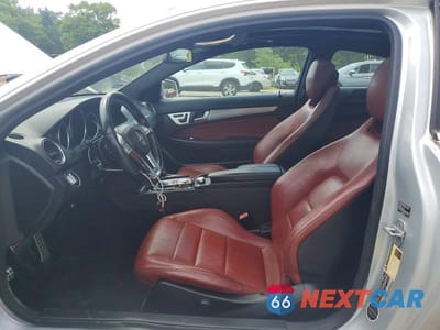 Zdjęcie 7 z 12 samochodu: 2012 MERCEDES-BENZ C 250 VIN:WDDGJ4HB8CF901892 - miniatura