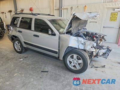 Czwarte zdjęcie samochodu z boku: 2006 JEEP GRAND CHEROKEE LAREDO VIN:1J4GR48K36C250691 - miniatura