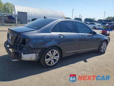 Trzecie zdjęcie samochodu z tyłu: 2011 MERCEDES-BENZ C 300 4MATIC VIN:WDDGF8BB6BR174511 - miniatura