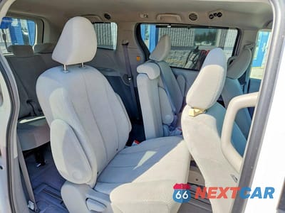 Zdjęcie 11 z 13 samochodu: 2011 TOYOTA SIENNA LE 8-PASSENGER VIN:5TDKK3DC4BS107898 - miniatura