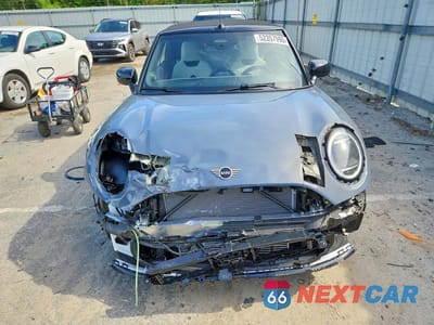 Piąte zdjęcie samochodu w środku: 2025 MINI COOPER S VIN:WMW23GX09S2X55053 - miniatura