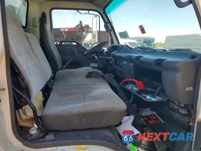 Piąte zdjęcie samochodu w środku: 2005 ISUZU NPR BOX TRUCK VIN:JALB4B16357005623 - miniatura