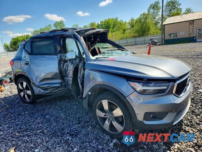 Czwarte zdjęcie samochodu z boku: 2019 VOLVO XC40 T5 MOMENTUM VIN:YV4162UK4K2048275 - miniatura