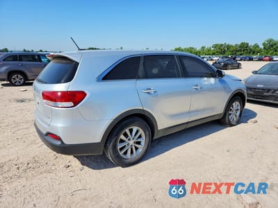 Trzecie zdjęcie samochodu z tyłu: 2018 KIA SORENTO L VIN:5XYPG4A33JG351314 - miniatura