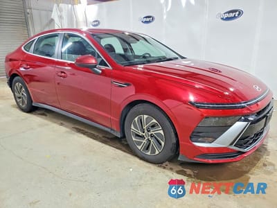 Czwarte zdjęcie samochodu z boku: 2026 HYUNDAI SONATA HYBRID BLUE VIN:KMHL24JJ5TA147558 - miniatura