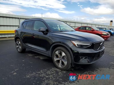 Czwarte zdjęcie samochodu z boku: 2025 VOLVO XC40 PLUS VIN:YV4L12UC8S2464443 - miniatura
