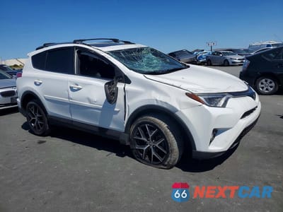Czwarte zdjęcie samochodu z boku: 2018 TOYOTA RAV4 SE VIN:JTMNFREV2JJ198363 - miniatura