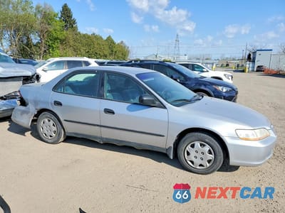 Czwarte zdjęcie samochodu z boku: 2000 HONDA ACCORD DX VIN:1HGCF8548YA803328 - miniatura