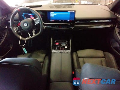 Zdjęcie 8 z 12 samochodu: 2026 BMW M5 VIN:WBS83FK05TCV11581 - miniatura