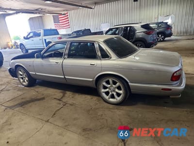 Drugie zdjęcie samochodu z przodu: 2000 JAGUAR XJR VIN:SAJDA15B9YMF18129 - miniatura