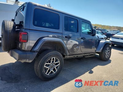 Trzecie zdjęcie samochodu z tyłu: 2026 JEEP WRANGLER SAHARA VIN:1C4PJXEG5TW254329 - miniatura
