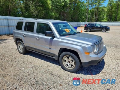 Czwarte zdjęcie samochodu z boku: 2016 JEEP PATRIOT SPORT VIN:1C4NJPBA7GD633762 - miniatura