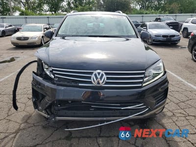 Piąte zdjęcie samochodu w środku: 2015 VOLKSWAGEN TOUAREG V6 VIN:WVGEF9BP2FD002722 - miniatura