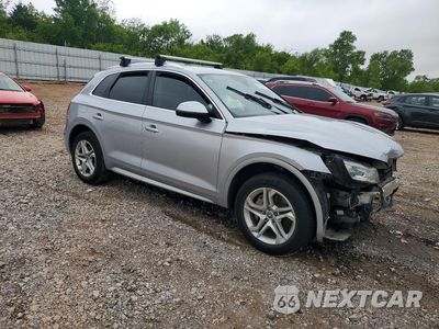 Czwarte zdjęcie samochodu z boku: 2019 AUDI Q5 PREMIUM VIN:WA1ANAFYXK2114887 - miniatura