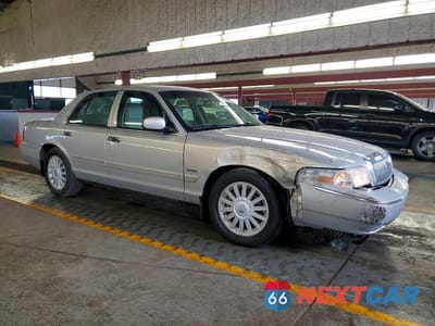 Czwarte zdjęcie samochodu z boku: 2010 MERCURY GRAND MARQUIS LS VIN:2MEBM7FV2AX600867 - miniatura