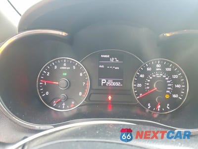 Zdjęcie 9 z 12 samochodu: 2014 KIA FORTE LX VIN:KNAFX4A61E5200912 - miniatura