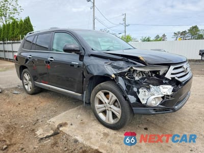 Czwarte zdjęcie samochodu z boku: 2013 TOYOTA HIGHLANDER LIMITED VIN:5TDDK3EH0DS262549 - miniatura