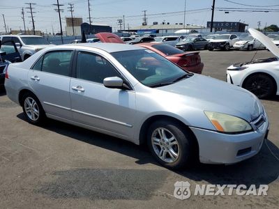 Czwarte zdjęcie samochodu z boku: 2006 HONDA ACCORD SE VIN:1HGCM56306A059246 - miniatura