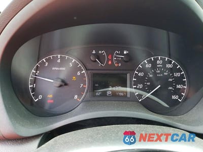 Zdjęcie 9 z 12 samochodu: 2017 NISSAN SENTRA S VIN:3N1AB7AP5HY254603 - miniatura