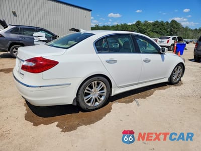 Trzecie zdjęcie samochodu z tyłu: 2012 HYUNDAI GENESIS 3.8L VIN:KMHGC4DD1CU211713 - miniatura