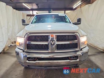 Piąte zdjęcie samochodu w środku: 2014 RAM 2500 ST VIN:3C6UR5HJXEG173682 - miniatura