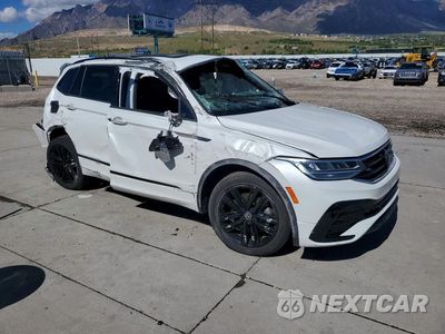 Czwarte zdjęcie samochodu z boku: 2022 VOLKSWAGEN TIGUAN VIN:3VV8B7AX6NM170225 - miniatura