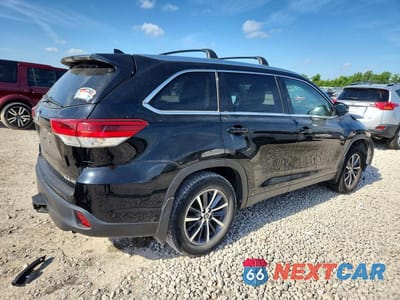 Trzecie zdjęcie samochodu z tyłu: 2019 TOYOTA HIGHLANDER XLE VIN:5TDJZRFH7KS583274 - miniatura