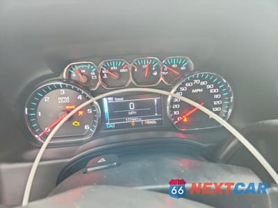 Zdjęcie 9 z 13 samochodu: 2017 CHEVROLET SUBURBAN K1500 LS VIN:1GNSKGKC8HR261832 - miniatura