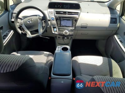 Zdjęcie 8 z 13 samochodu: 2016 TOYOTA PRIUS V THREE VIN:JTDZN3EU7GJ053319 - miniatura