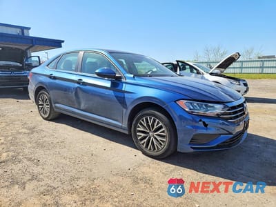 Czwarte zdjęcie samochodu z boku: 2020 VOLKSWAGEN JETTA S VIN:3VWCB7BU2LM008390 - miniatura