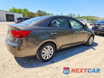 Trzecie zdjęcie samochodu z tyłu: 2010 KIA FORTE EX VIN:KNAFU4A29A5847834 - miniatura