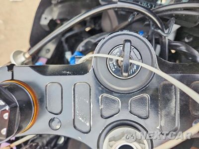 Zdjęcie 8 z 9 samochodu: 2025 YAMAHA YZFR7 VIN:JYARM38E3SA015419 - miniatura