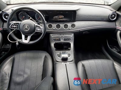 Zdjęcie 8 z 12 samochodu: 2019 MERCEDES-BENZ E 300 4MATIC VIN:WDDZF4KB5KA489011 - miniatura
