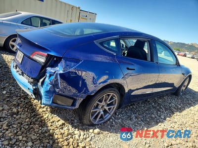 Trzecie zdjęcie samochodu z tyłu: 2023 TESLA MODEL 3 VIN:5YJ3E1EA4PF451515 - miniatura