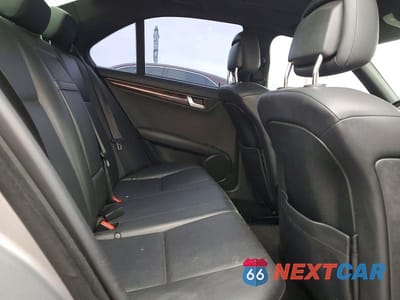 Zdjęcie 10 z 12 samochodu: 2012 MERCEDES-BENZ C 250 VIN:WDDGF4HBXCA615833 - miniatura