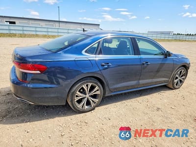 Trzecie zdjęcie samochodu z tyłu: 2022 VOLKSWAGEN PASSAT SE VIN:1VWSA7A39NC003800 - miniatura