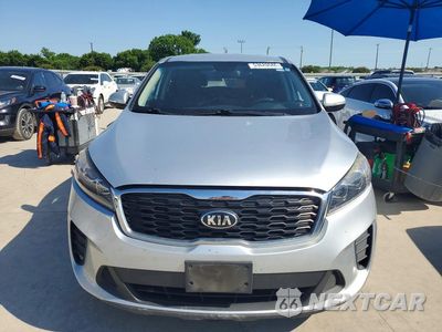 Piąte zdjęcie samochodu w środku: 2019 KIA SORENTO LX V6 VIN:5XYPG4A55KG489388 - miniatura