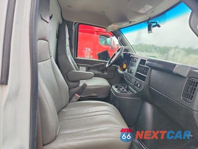 Zdjęcie 11 z 13 samochodu: 2022 GMC SAVANA BOX TRUCK VIN:7GZ37TC74NN010174 - miniatura