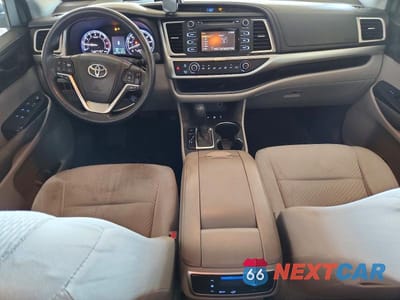 Zdjęcie 8 z 13 samochodu: 2014 TOYOTA HIGHLANDER LE VIN:5TDBKRFH3ES053610 - miniatura