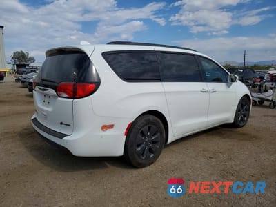 Trzecie zdjęcie samochodu z tyłu: 2020 CHRYSLER PACIFICA HYBRID LIMITED VIN:2C4RC1N70LR199488 - miniatura