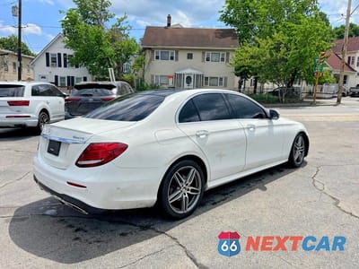 Trzecie zdjęcie samochodu z tyłu: 2019 MERCEDES-BENZ E 300 4MATIC VIN:WDDZF4KB0KA606543 - miniatura